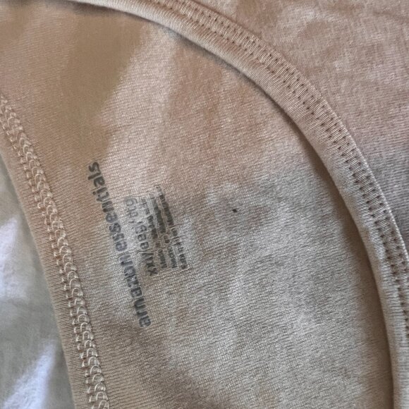 Two Amazon Basics tanks - Picture 4 of 7